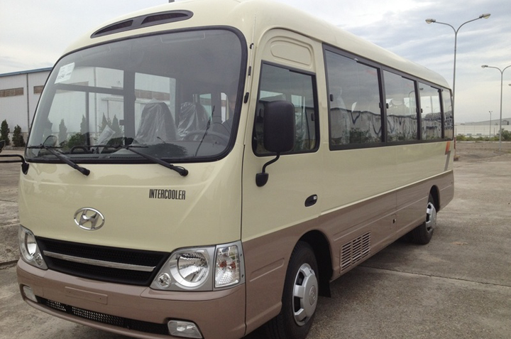 Cho thuê xe du lịch Hyundai 29 chỗ giá tốt đi Madagui